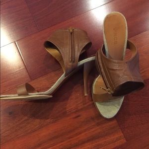 Vince heels